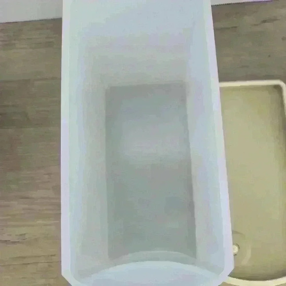 Tupperware  vintage 9 cup / 2.2L modular container with vent 5198A & 5196A - Picture 8 of 9